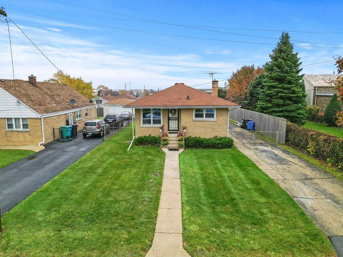 habloft's tweet photo. Pending!
Our office did a great job securing a buyer for our seller. 

17 N Lind Avenue, Hillside, IL 60162 just hit the market!
Take a look at this awesome space: https://t.co/0HNBCU2NDx 

#habloft https://t.co/N8XH5A6opa