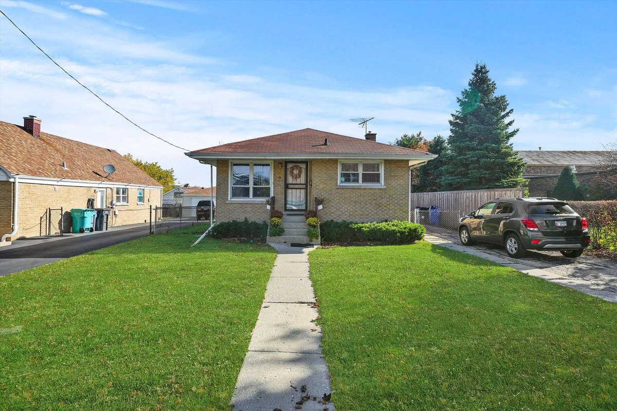 habloft's tweet photo. Pending!
Our office did a great job securing a buyer for our seller. 

17 N Lind Avenue, Hillside, IL 60162 just hit the market!
Take a look at this awesome space: https://t.co/0HNBCU2NDx 

#habloft https://t.co/N8XH5A6opa