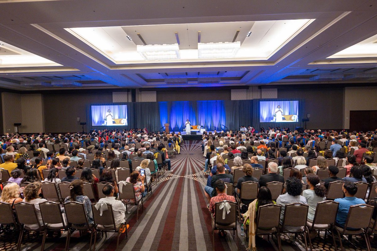 Gurudev's tweet photo. We want to create a safer world for the current and coming generations. More smiles and less tears; More joy and less heartburn. A resilient world, free from mental health challenges. In Nashville, the Music City, for an evening of meditation and wisdom. https://t.co/84LFIyqhR6