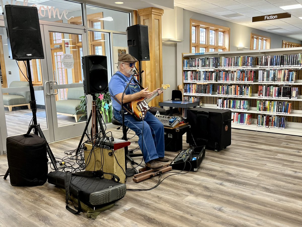 _muscleshoals's tweet photo. The Muscle Shoals Public Library is ‘jazzing it up’ today with Microwave Dave and Smile Beverage Co.! These kiddos are having a blast👏♻️🎶🍋 #handyweek https://t.co/SPj9idWShu