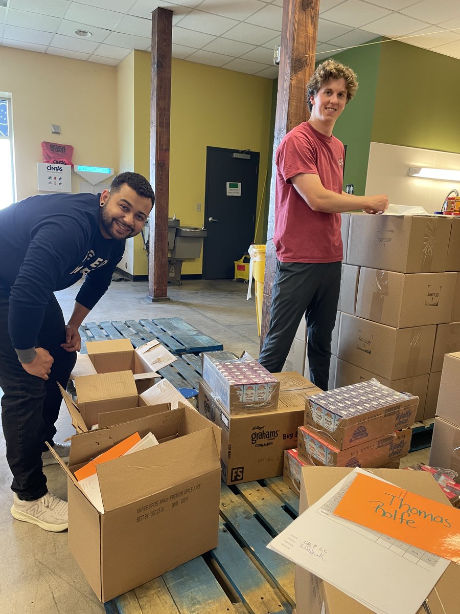 FeedMoreInc's tweet photo. #HappyInternDay! Thankful for this awesome group of summer interns and ALL the good they're doing for our mission, and most importantly, our neighbors experiencing #FoodInsecurity. https://t.co/nHQ2cMWhZt