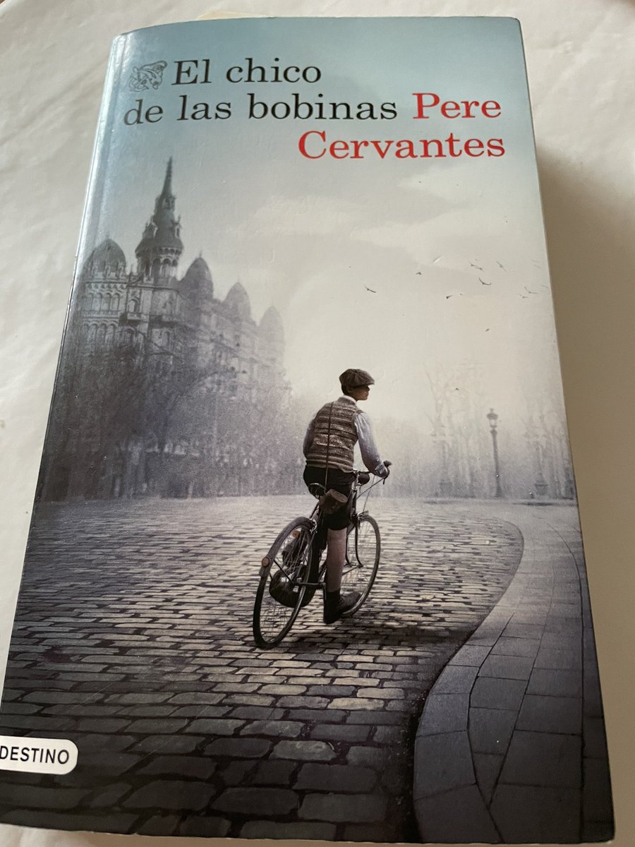 Danielenmadrid's tweet photo. El chico de las bobinas, de @PereCervantes es una historia tan hermosa como apasionante, trágica como esperanzadora. De esas que te llegan al corazón. https://t.co/7ZGHcgJJ8o