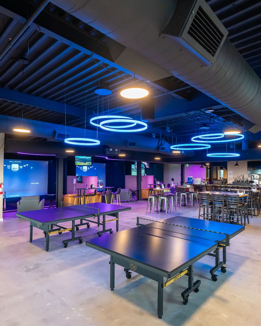 FlyteCoTower's tweet photo. BIG NEWS ALERT 🚨 

@overflytedenver is now open on the 3rd floor of the control tower and it's one of the most amazing spaces in the Denver area. 

#denvergolf #denver #denvercolorado #denverbars #coloradogolf #golfsimulators #denveraxethrowing #axethrowing https://t.co/ZnV9XAFK0f