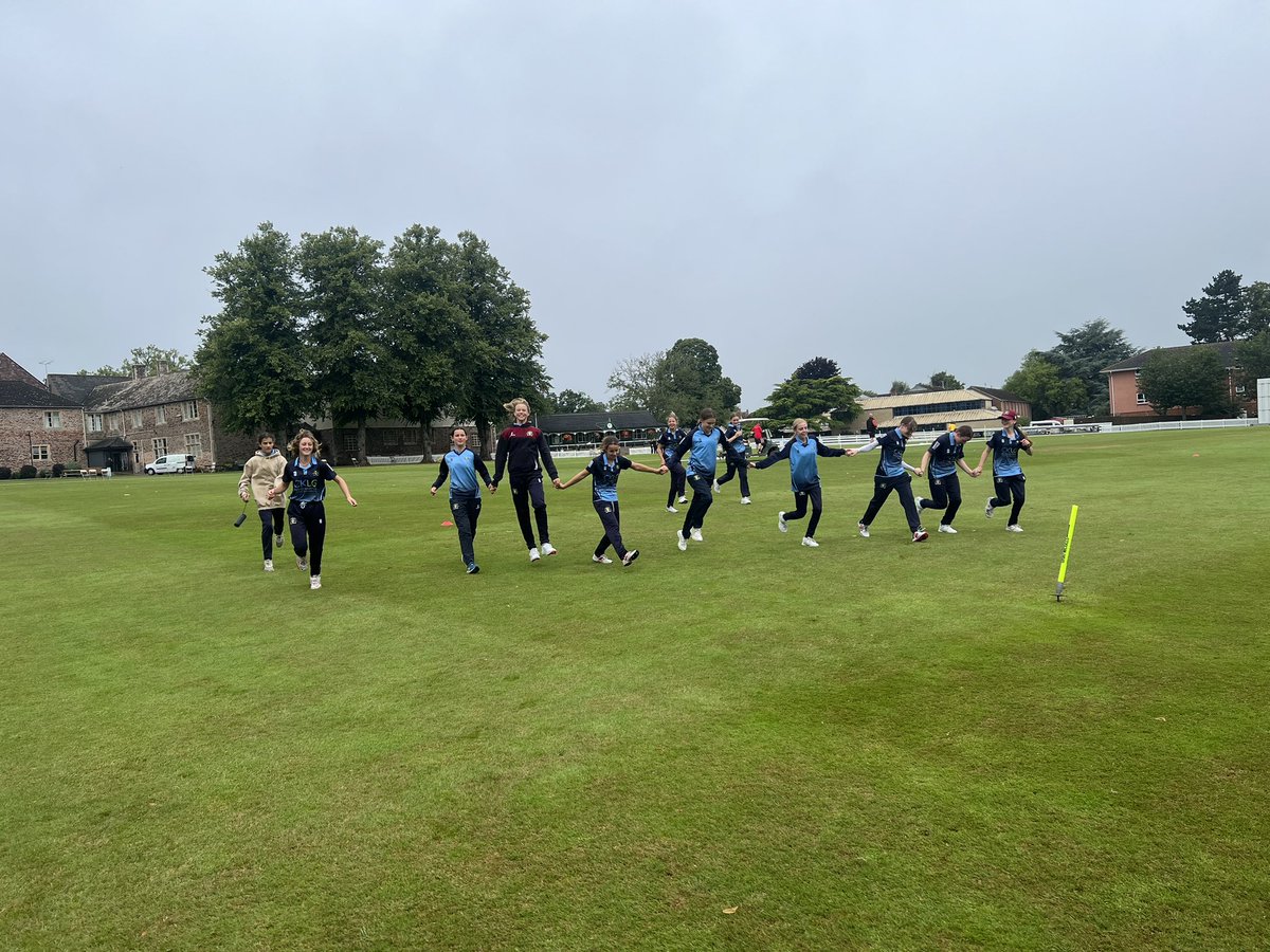 Cambs_CB's tweet photo. Another great performance from our GU13s on tour chasing 128 to win against Gloucestershire! Highlights were unbeaten 74s and 40s from Edie Ayliffe and Liv Kaser respectively. Liv also took 3 wickets for 2 in the first innings! Congratulations girls on a third win of the week 🙌 https://t.co/VVD99GL6O7