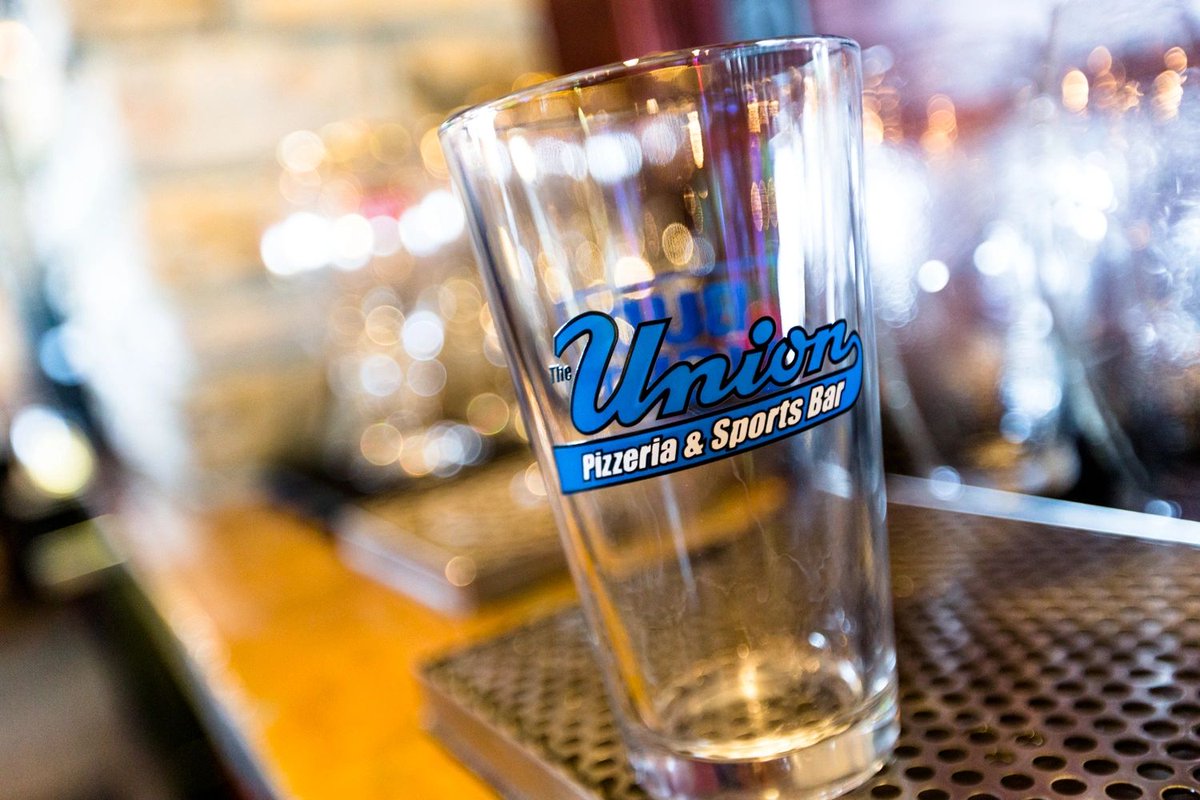 PizzeriaUnion's tweet photo. Grab your friends, grab a glass, and enjoy our scrumptious pizzas while cheering for your favorite team at Union Sports Bar. #UnionPizzeria #SportsBar #UnionSportsBar #pizza #BeerOnTap https://t.co/lkBPVcI9mJ