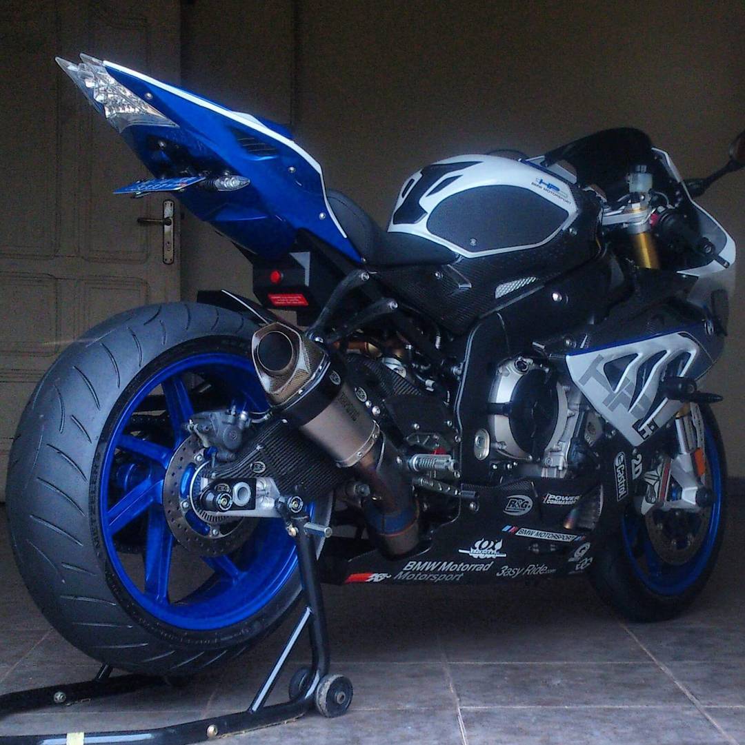 MoreMotorcycles's tweet photo. #BMW HP4 https://t.co/p1PdULiCwu