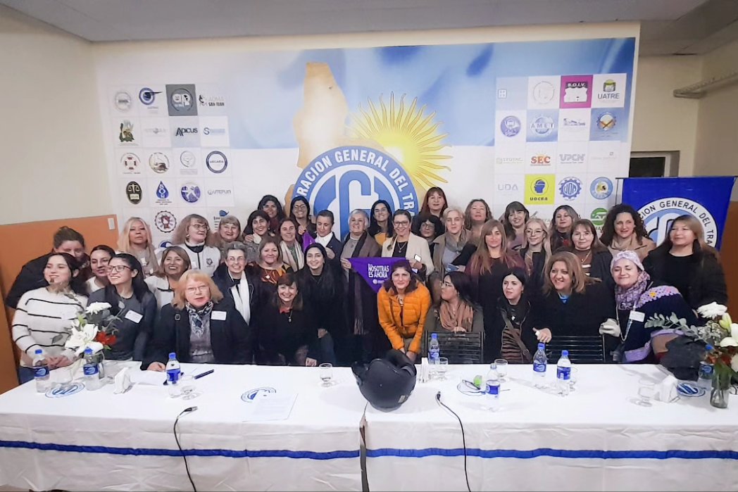 sadopnacion's tweet photo. Por otra parte, se presentó el acuerdo de formación y capacitación “Ley Micaela”, junto a la Secretaria de Género de CGT San Juan, Mirna Moral. También participaron la Sec Gral de Luz y Fuerza de San Juan, Lilian Martín y la Sec Gral de UTHGRA de San Juan, Graciela Barraza. https://t.co/2kT3PAgvq3