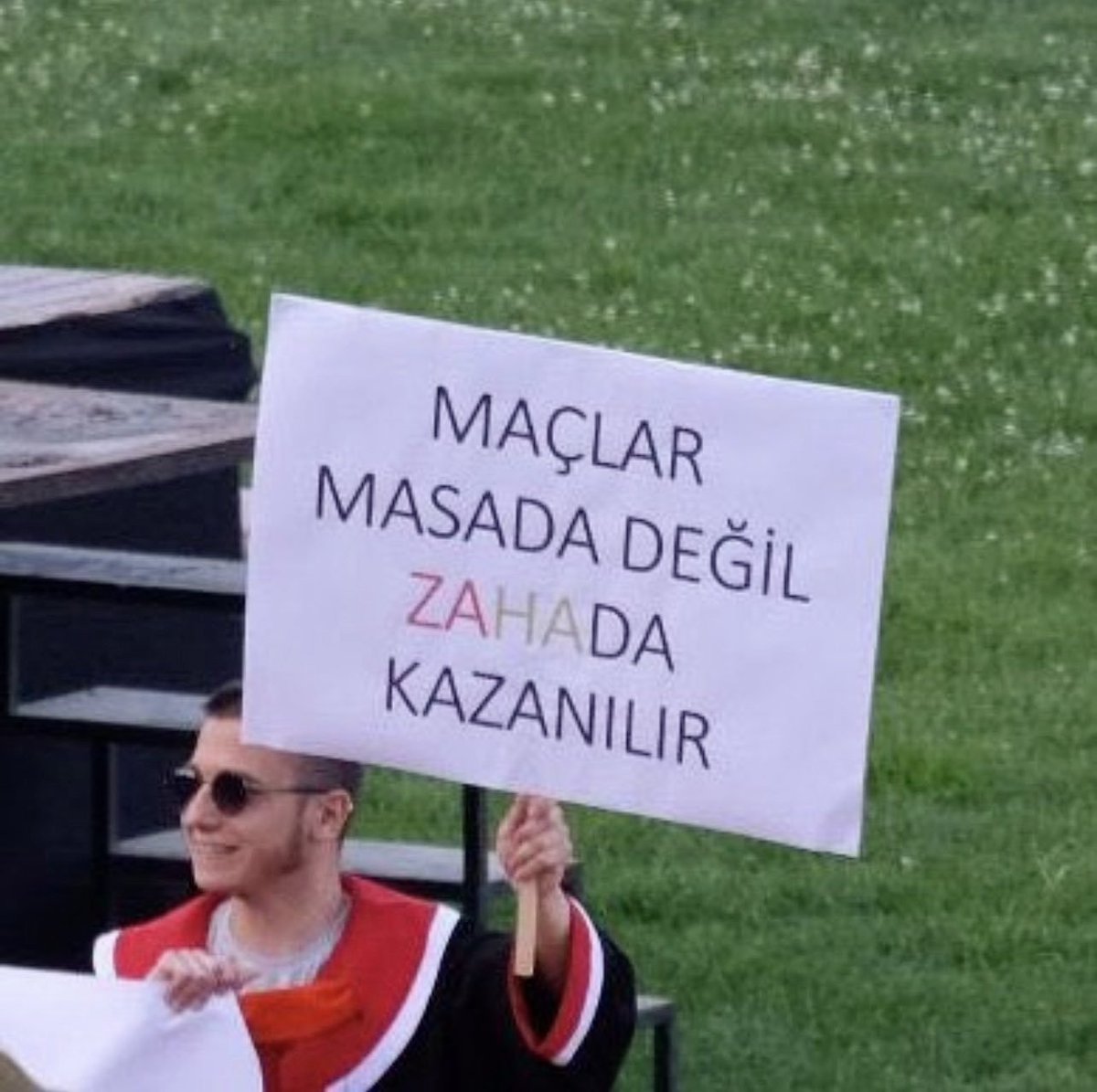 ODTÜ mezuniyet töreninden bir pankart. 😅