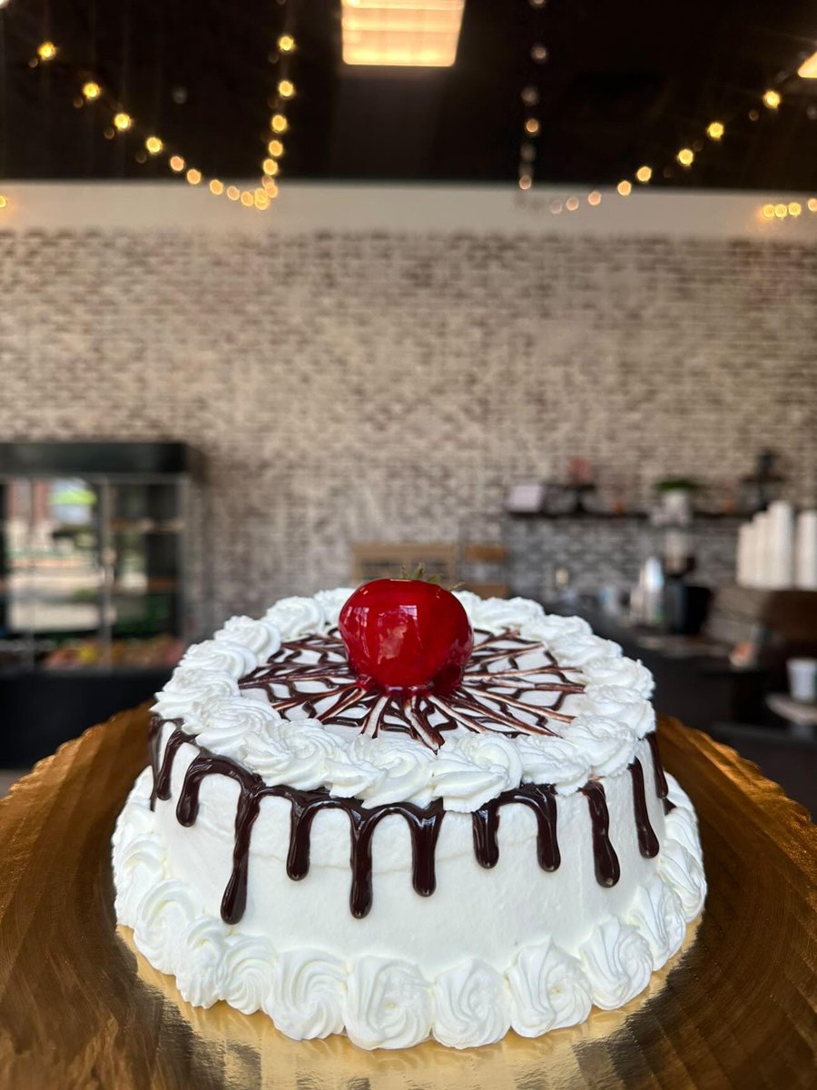 You can have your cake and eat it too! 🎂 Bake &amp; Brew Panaderia has all the treats to satisfy your sweet tooth, and cakes to customize for special occasions!  🎉To contact Bake &amp; Brew: loom.ly/srbu71U