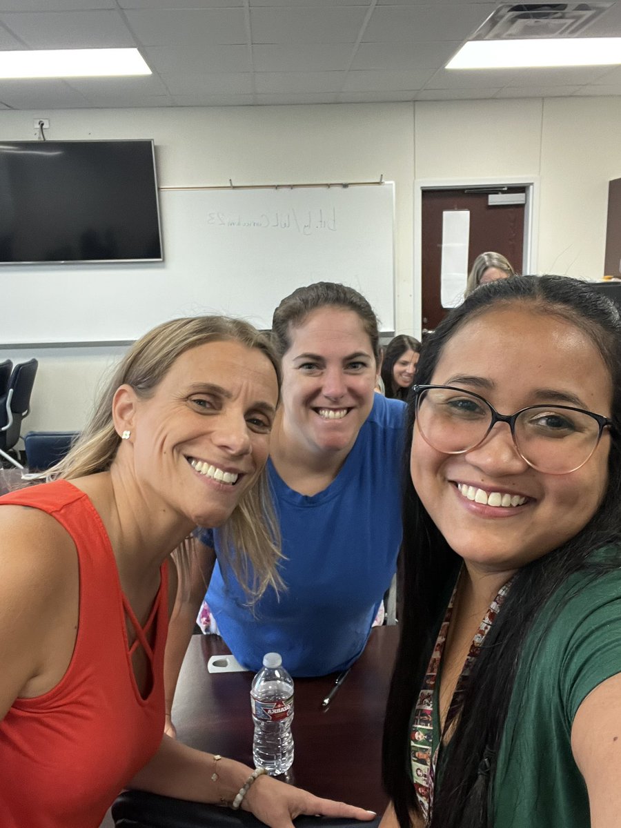 MaestraAllen's tweet image. Sharing the World Languages curriculum updates to the best team and with the best partners @SraRiveira @srakubic 
@FISD_WL  #WorldLanguages #SpanishTeacher 👩🏾‍🏫