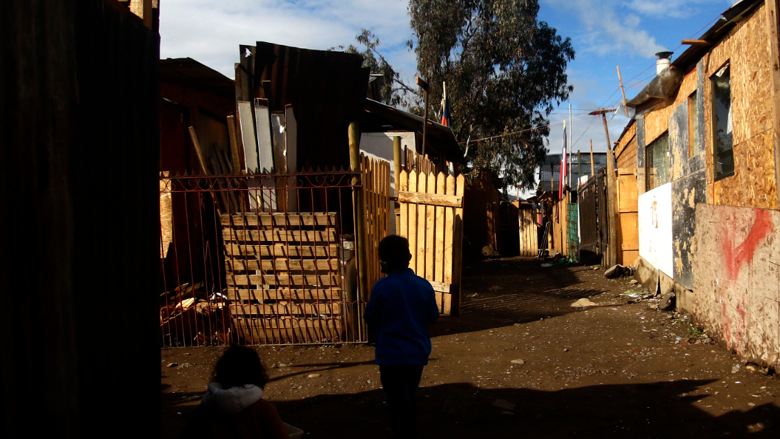 Cooperativa's tweet photo. Fuerte baja de la pobreza en Chile: cayó hasta 6,5 por ciento según la encuesta Casen #CooperativaContigo https://t.co/RoYV1XzrOm https://t.co/TjHBkDgKkt