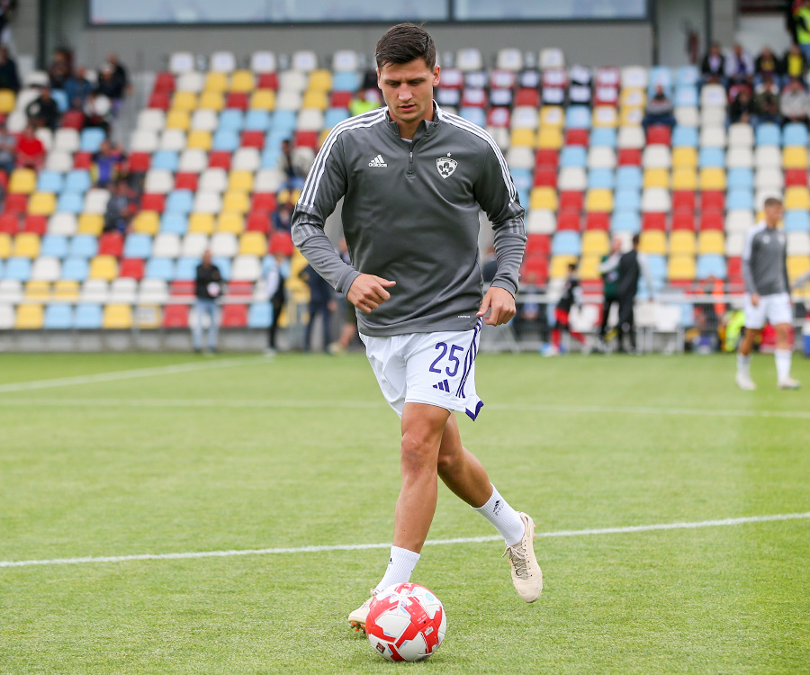nkmaribor's tweet photo. Odštevanje ob ogrevanju…
FC Differdange 03 – @nkmaribor, začenjamo ob 19.30. V živo na @SportTVSlovenia 1.
Namesto Uskokovića, ki je zbolel, od 1. minute Šoštarič Karič. Manjkajo (zaradi poškodb ali bolezni) Iličić, Soudani, Guerrico, Božić in Vrhovec.
#MiSkupajEnoSmo #DIFMB https://t.co/MeAmhQtIJa