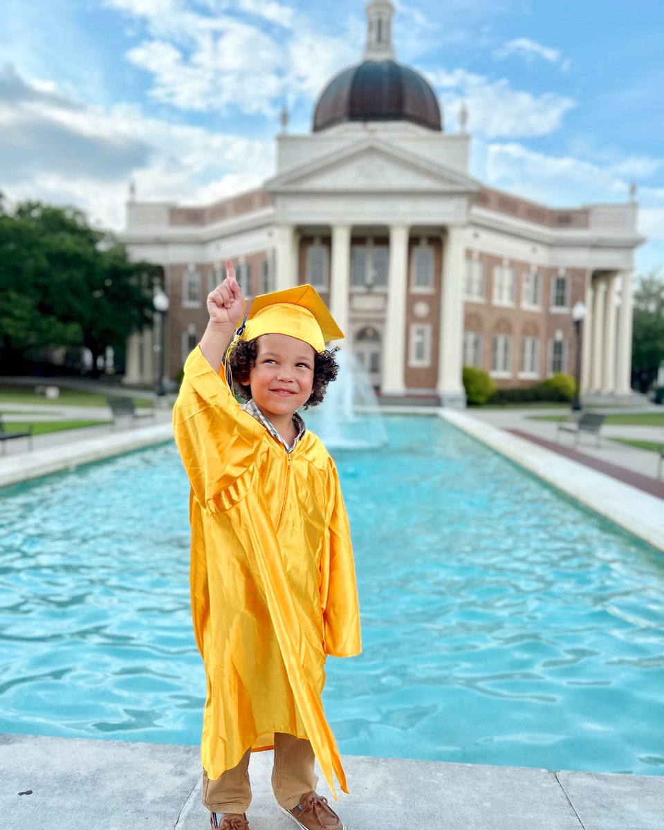 usmalumni's tweet photo. Now THIS is #GrowingUpGold 💛 https://t.co/ikmdwmQCfM