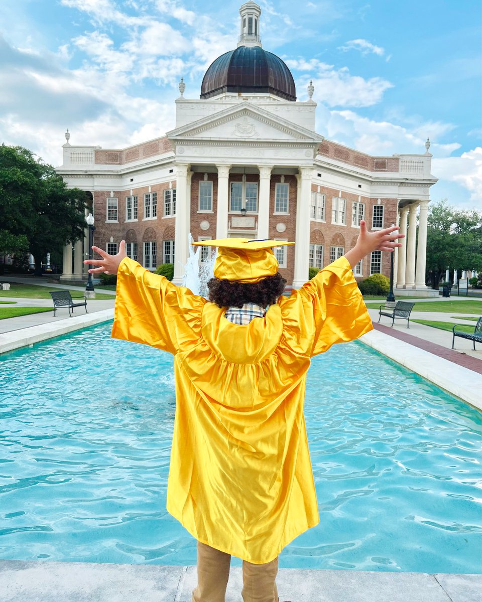 usmalumni's tweet photo. Now THIS is #GrowingUpGold 💛 https://t.co/ikmdwmQCfM