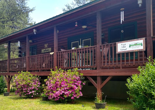 KozyCabin's tweet photo. This #Weekend is great time to stay at Kozy Cabin Retreat!
Fire Circle, fire place, Deck, BBQ Grill and jetted tub!
Stay in our 2 bedroom 2 bath #LogCabin
Plan your vacation now to #Murphy NC!
Reserve now for a quick getaway: https://t.co/RnyxoVqd73 https://t.co/4Ydc2q5S4D
