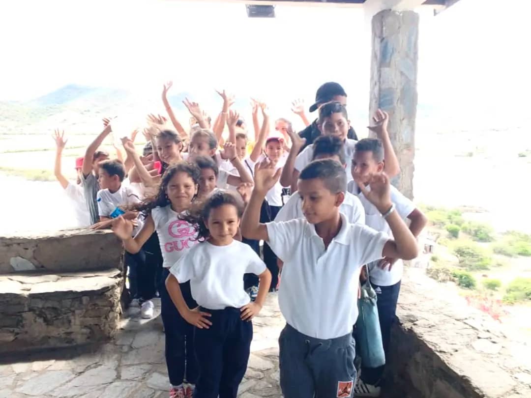 FNNSimon's tweet photo. Como parte de las actividades del Plan Vacacional 2023 “Mundo de Colores”, nuestra Regional Nueva Esparta llevó a los niños, niñas y jóvenes al Fortín de la Galera, también conocido como El Fortín de la Libertad, ubicado en la ciudad de Juan Griego, estado Nueva Esparta https://t.co/hOitRpYJoh