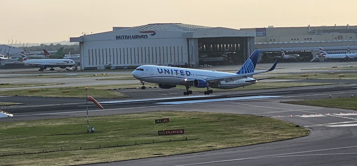 imacl01's tweet photo. @airlinerslive LHR arrival https://t.co/9FU6ucoMJz