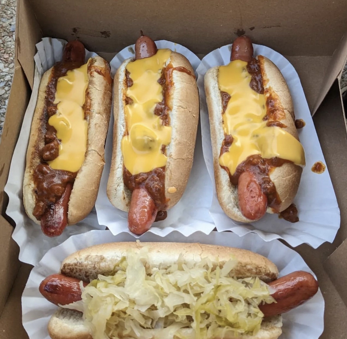 originalnathans's tweet image. #NationalChiliDogDay means we order more than one dog, don’t you think? 👀

📸 @rogerlamchop

#chili #chilidog #hotdog #chilicheesedog