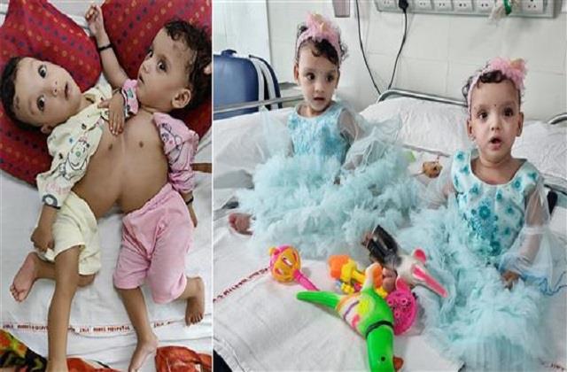 punjabkesari's tweet photo. आपस में चिपकी बच्चियों को डॉक्टरों ने एक दूसरे से किया अलग, Twins Sisters का अस्पताल में मना पहला जन्मदिन
https://t.co/waRMDMN3RM

#twinssister #AllIndiaInstituteofMedicalSciences #AIIMSdoctors #IntensiveCareUnit #generalanesthesia https://t.co/iH9jSmKZOc