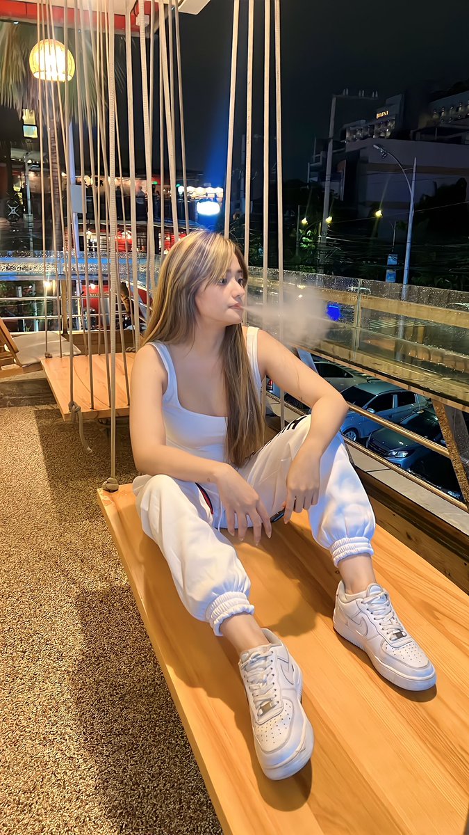 nicholeannbarot's tweet photo. Good girl with bad habits. https://t.co/AK9vK23XA4