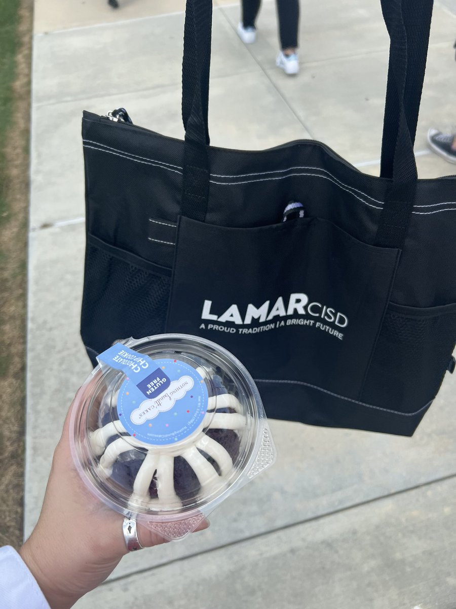 MartinezR2015's tweet photo. Thank you @LamarCISD for being so welcoming. We are excited to continue our career as educators in a growing district. Get ready the Martinez Sisters have arrived! @Martinezsv42 https://t.co/WlRkRRMBYV
