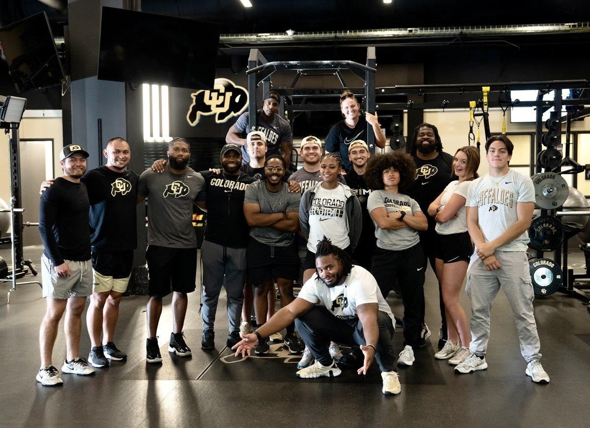 CoachMo_Sims's tweet photo. Summer ‘23 Training in the books 📖 and I’m so thankful for the squad I was blessed to put in work with! #skobuffs #wecoming https://t.co/CtdSy9EY0J