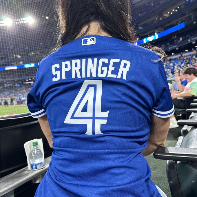 Of course I went to a Blue Jays game while we were in 🇨🇦 Loved the stadium and everyone was so nice!<a href="/tag/throwbackthursday"class="tags"><span>#throwbackthursday</span></a>