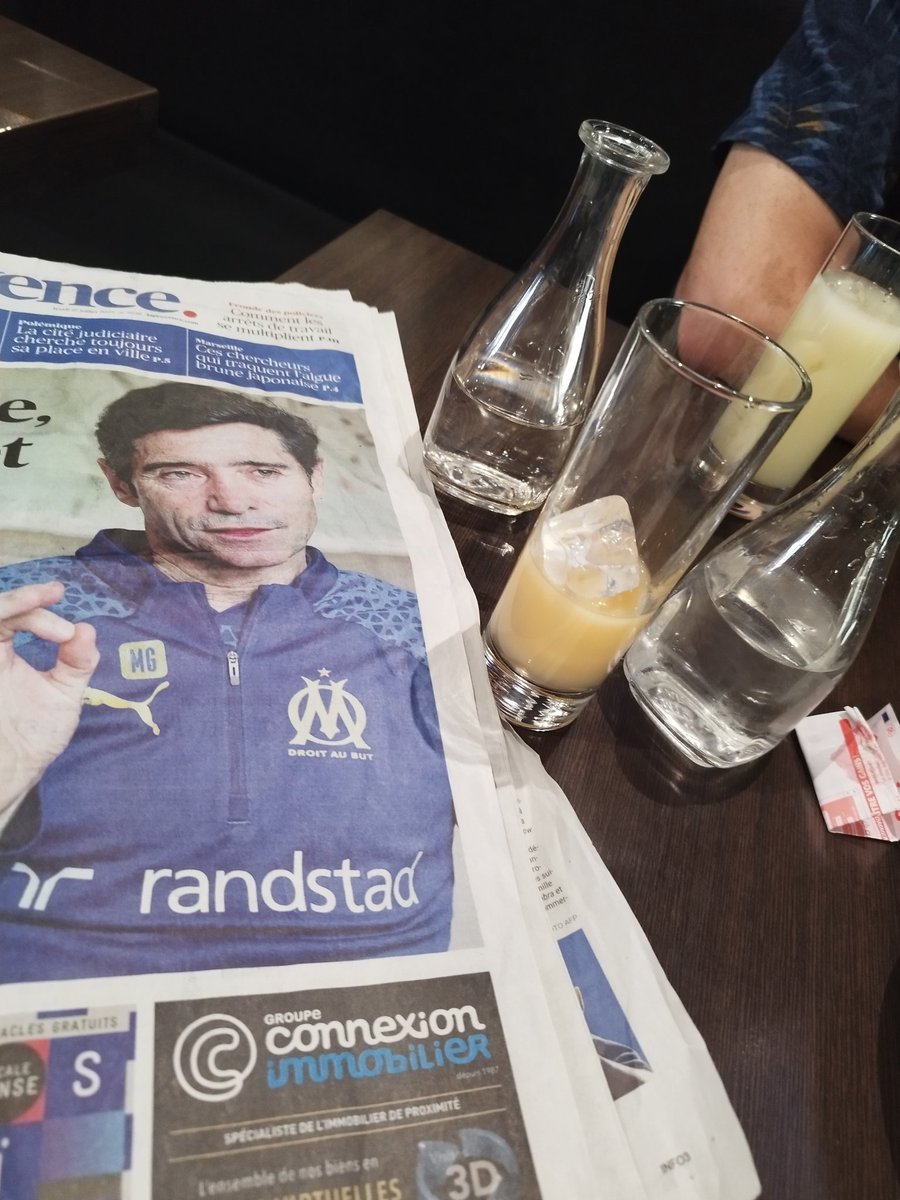 lecoach2023's tweet photo. Petit verre avec le poto @tofio 
 Santé les amis 😉 bonne soirée à tous #TeamOM 💙🤍⭐🥂 https://t.co/KtMBSei9Lq