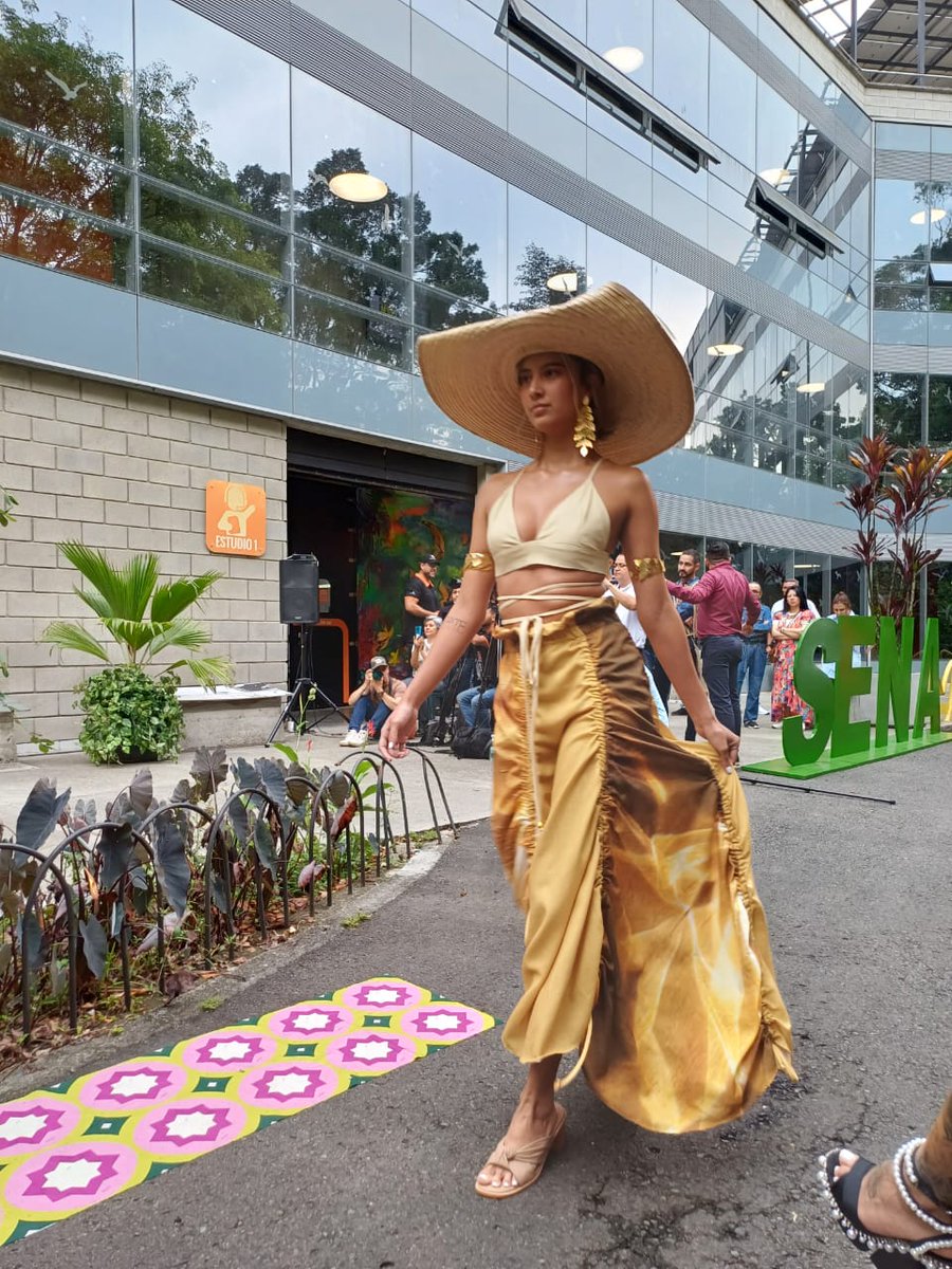 hestarita's tweet photo. El CIYA de @SenaAtlantico participa en el evento Colombia Moda en la ciudad de Medellín. Agradecemos a la empresa @tex_uno por el apoyo a nuestros aprendices, que dieron a conocer el talento @SENAComunica, en el punto de encuentro del escosistema de la moda latina.👘 https://t.co/BsplM14s9f