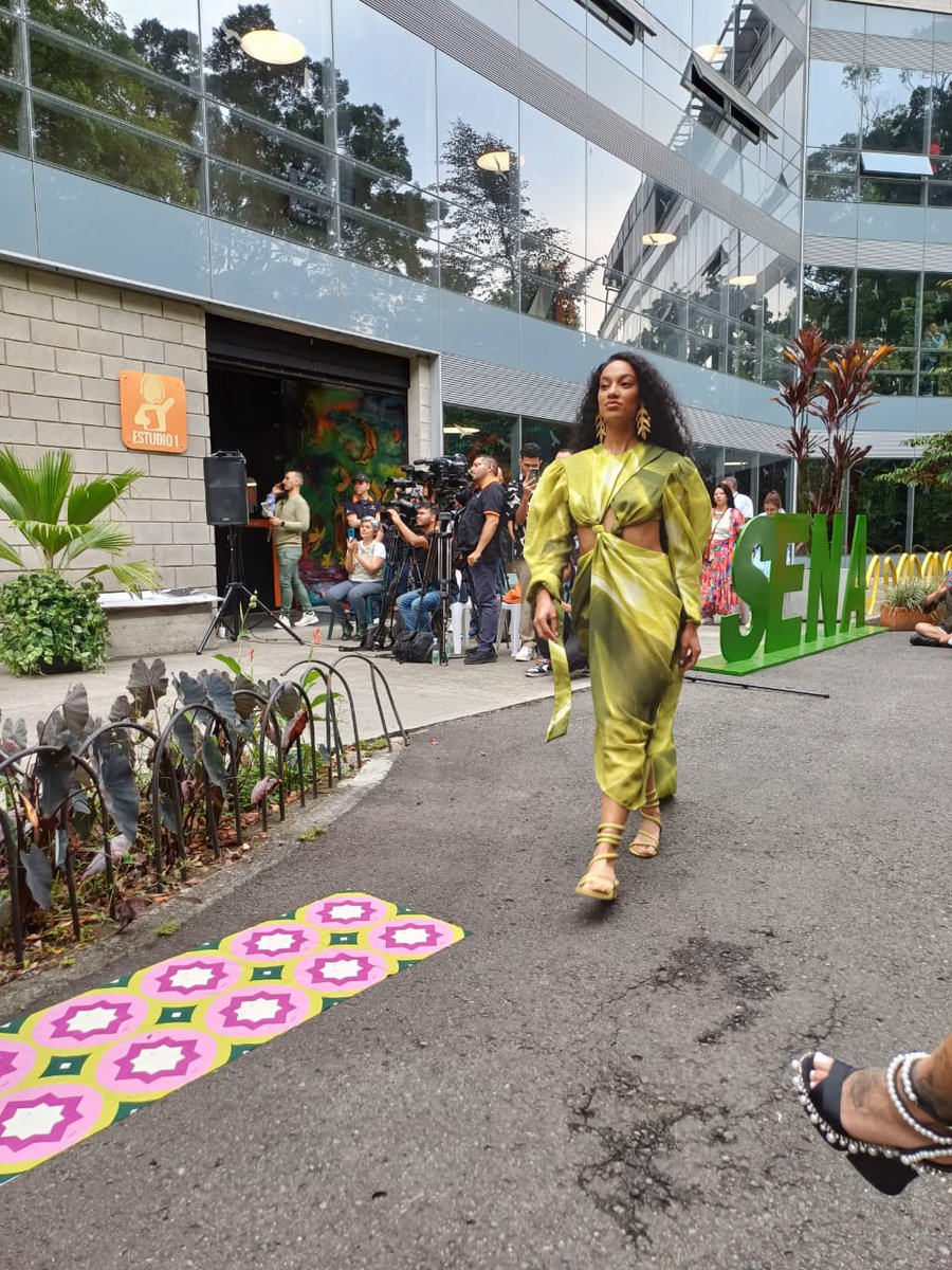 hestarita's tweet photo. El CIYA de @SenaAtlantico participa en el evento Colombia Moda en la ciudad de Medellín. Agradecemos a la empresa @tex_uno por el apoyo a nuestros aprendices, que dieron a conocer el talento @SENAComunica, en el punto de encuentro del escosistema de la moda latina.👘 https://t.co/BsplM14s9f