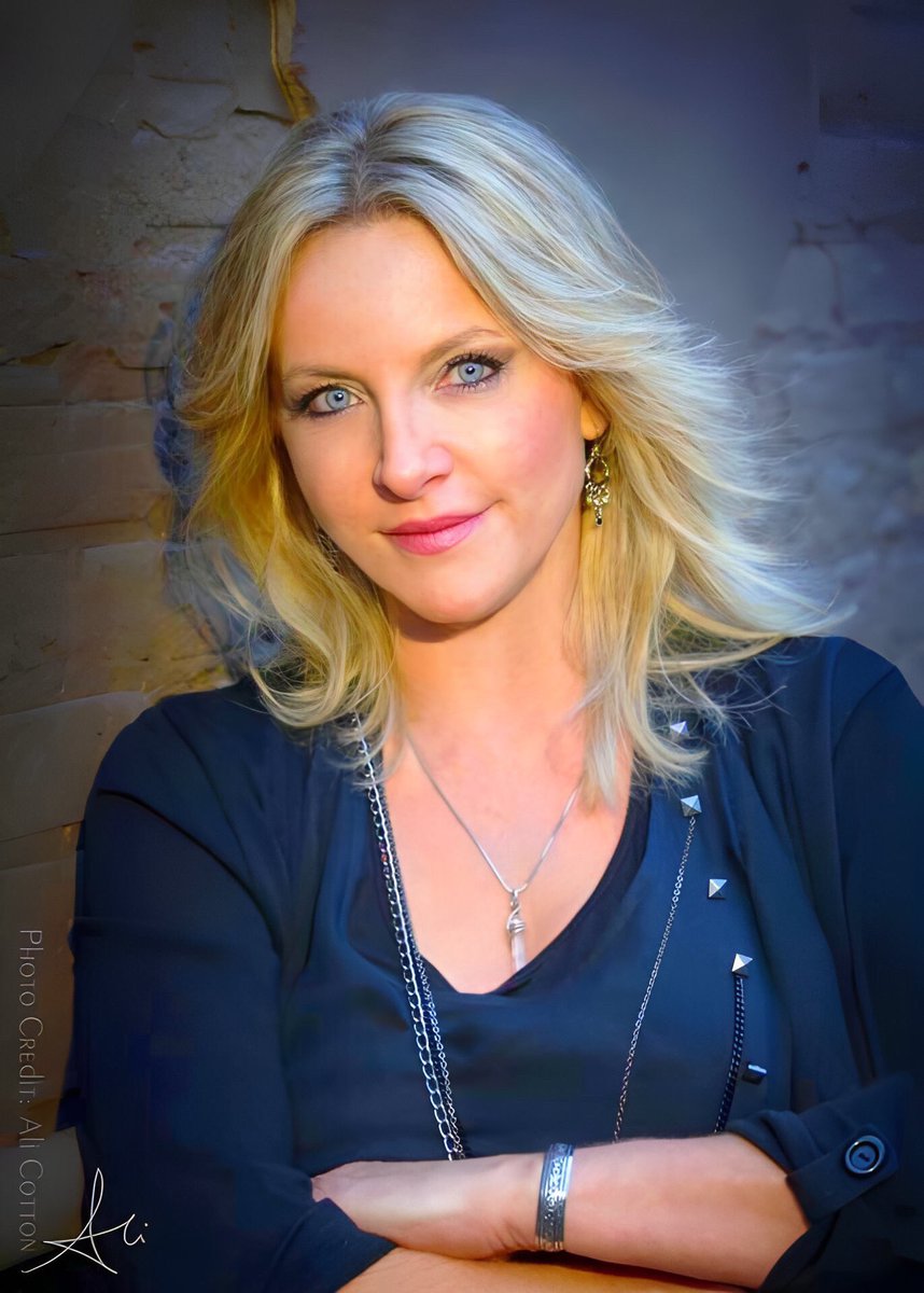 garymantz's tweet image. Mary Marshall is back with Mantz and Mitchell, Friday 10 am Pacific on 1150 KKNW Seattle and 1150kknw.com 😇