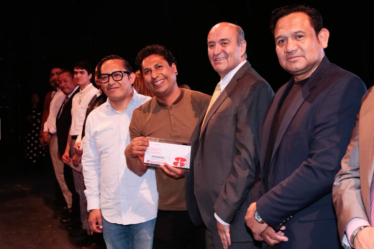 natycastrejonv's tweet photo. El gobernador @juliomenchaca_ prioriza brindar apoyo a la juventud y sus familias.
En la entrega de hoy de #BecasParaLaTransformación se invirtieron más de 17.5 millones de pesos para beneficiar a 1,156 estudiantes de @ut_mineral, @EMEHoficial, #ITP, #CREN “Benito Juárez”, #ENSUPEH y #UPNH sede: Pachuca.
Con esta entrega, finaliza la primer etapa de la distribución de #BecasParaLaTransformación con un total de 7,614 becas y 118 millones 750 mil pesos invertidos.
El gobierno confía en el potencial de cada estudiante y está seguro de que, con su talento y determinación, Hidalgo se convertirá en una potencia.
#PrimeroEIPueblo
#PrimeroLaEducación
#ResultadosQueMejoranVidas @SEPHidalgo