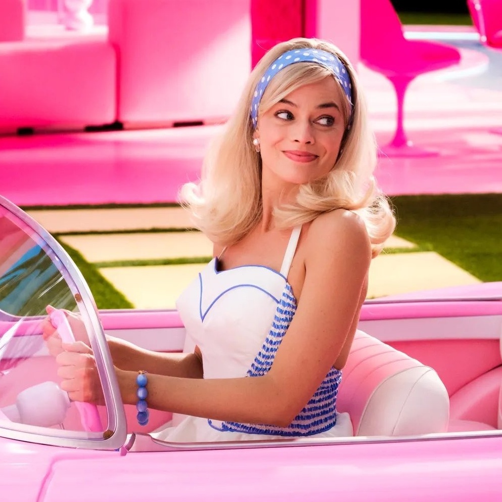 📰| @TaylorSwift13 and 'Barbie' are reportedly balancing the US economy
