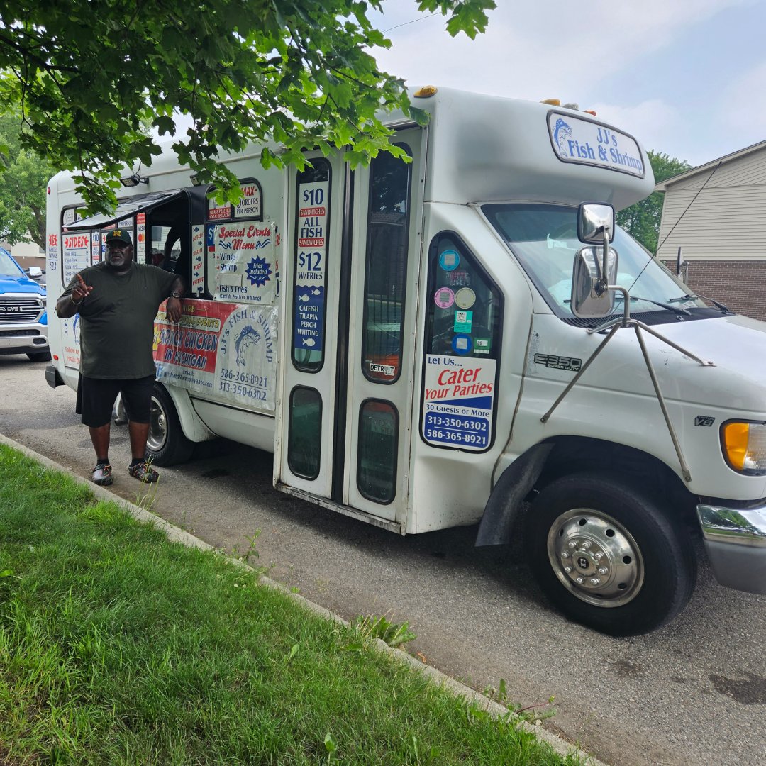 covenanthousemi's tweet photo. Thank you to The Gathering Church for bringing JJ's Food Truck to our campus to provide lunch for the Covenant House residents and staff! The food was amazing and it's always a joy working with the lead pastors Gerald and Lynn Johnson. 

#CovenantHouse #ThankYouThursday #Detroit https://t.co/5EenOeWezr