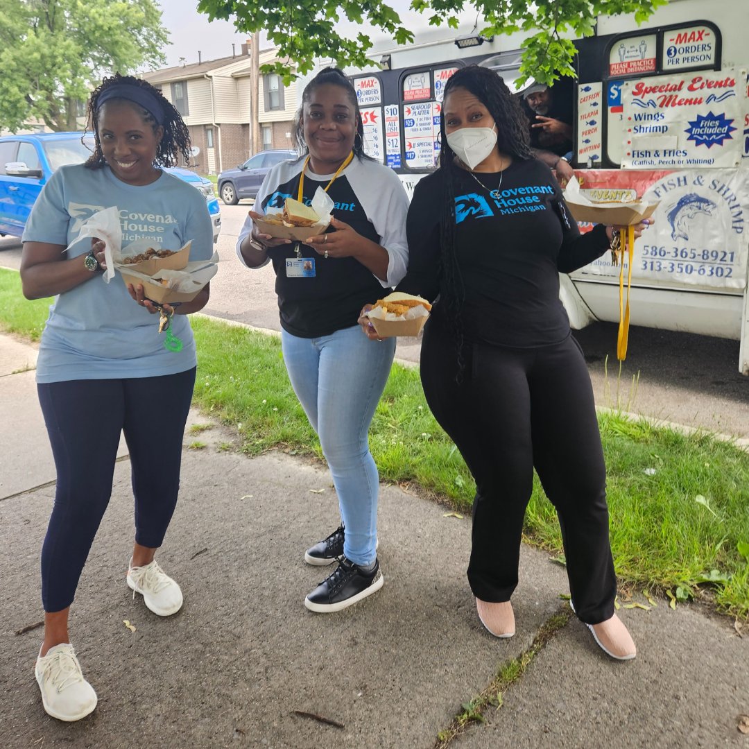 covenanthousemi's tweet photo. Thank you to The Gathering Church for bringing JJ's Food Truck to our campus to provide lunch for the Covenant House residents and staff! The food was amazing and it's always a joy working with the lead pastors Gerald and Lynn Johnson. 

#CovenantHouse #ThankYouThursday #Detroit https://t.co/5EenOeWezr