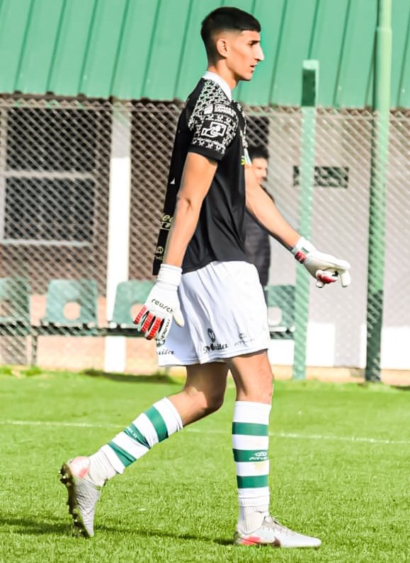 msueldo27's tweet image. De los 3 arqueros que utilizó Fabián Berrutti en reserva, Gino Santilli fue el que más minutos disputó. En total fueron 1041, el 40,5 % del total. Facu Vila contabilizó un poco menos, 948 minutos (36,9%). Sanguínetti, habitual suplente de Cambeses sumó 580, el 22,6%. #Banfield.