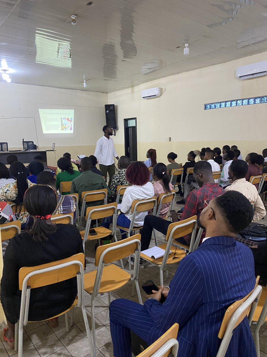 Artemis_African's tweet photo. Dans le cadre du projet #Ecomob, Artemis Africa procède à des formations sur la Gestion des déchets #plastiques, #organiques et #métalliques avec les jeunes dans la ville province de #Kinshasa.

#OIFjeunesse #Jeuxdelafrancophonie #jeunesse #francophonie #agriculturedurable #OIF https://t.co/DvUbiF7Vbk
