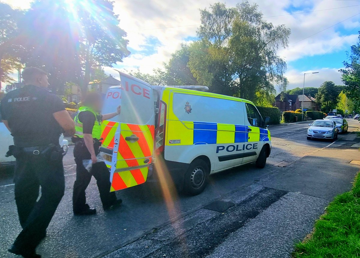 GMPBuryPolice's tweet photo. #Radcliffe Our @GMPSpecials senses tingled for the right reason when a vehicle was stopped & driver ran off but it wasn't long before #CRelief response cavalry swarmed in & driver arrested for... πM
π¨ Theft of vehicle
π¨ No insurance
π¨ Failed to stop
π¨ Disqualified driver https://t.co/2gKn2FhXDb