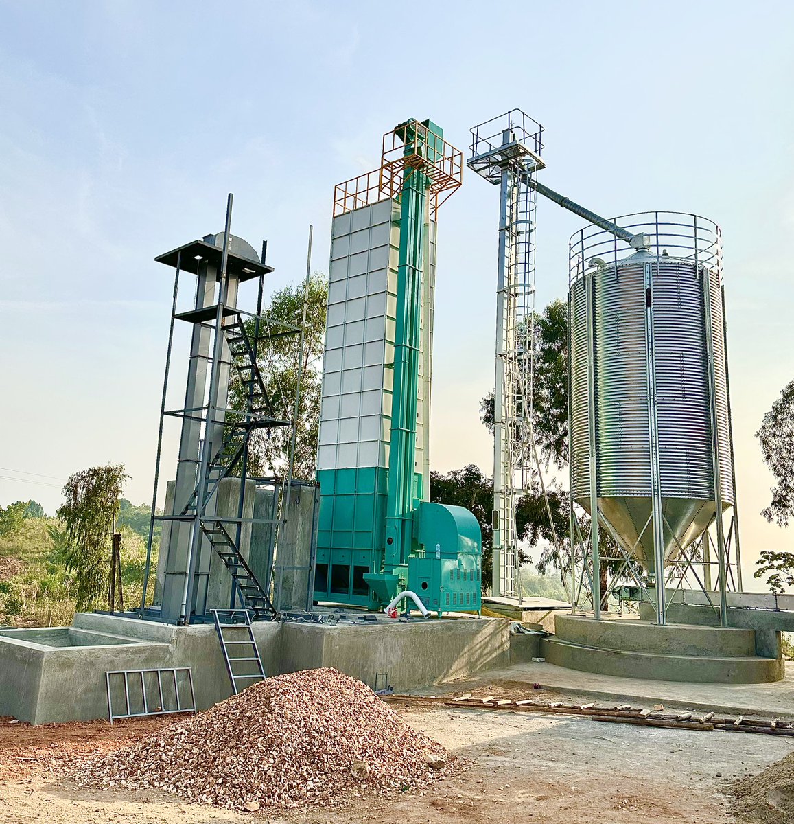 IMachinesUganda's tweet photo. Desiring to enter into manufacturing, let ‘Industrial Machines Uganda’ be your supporting partner on this journey.
We undertake Turnkey projects. We supply machinery, install and commission factories.
WhatsApp: +256 773 723557
#nbsfrontline #Mbidde #NBSFrontline #Martha https://t.co/N5tEYxSPnN