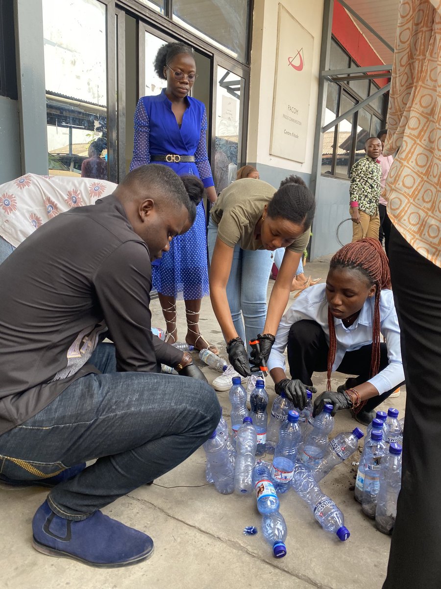 Artemis_African's tweet photo. Dans le cadre du projet #Ecomob, Artemis Africa procède à des formations sur la Gestion des déchets #plastiques, #organiques et #métalliques avec les jeunes dans la ville province de #Kinshasa.

#OIFjeunesse #Jeuxdelafrancophonie #jeunesse #francophonie #agriculturedurable #OIF https://t.co/DvUbiF7Vbk
