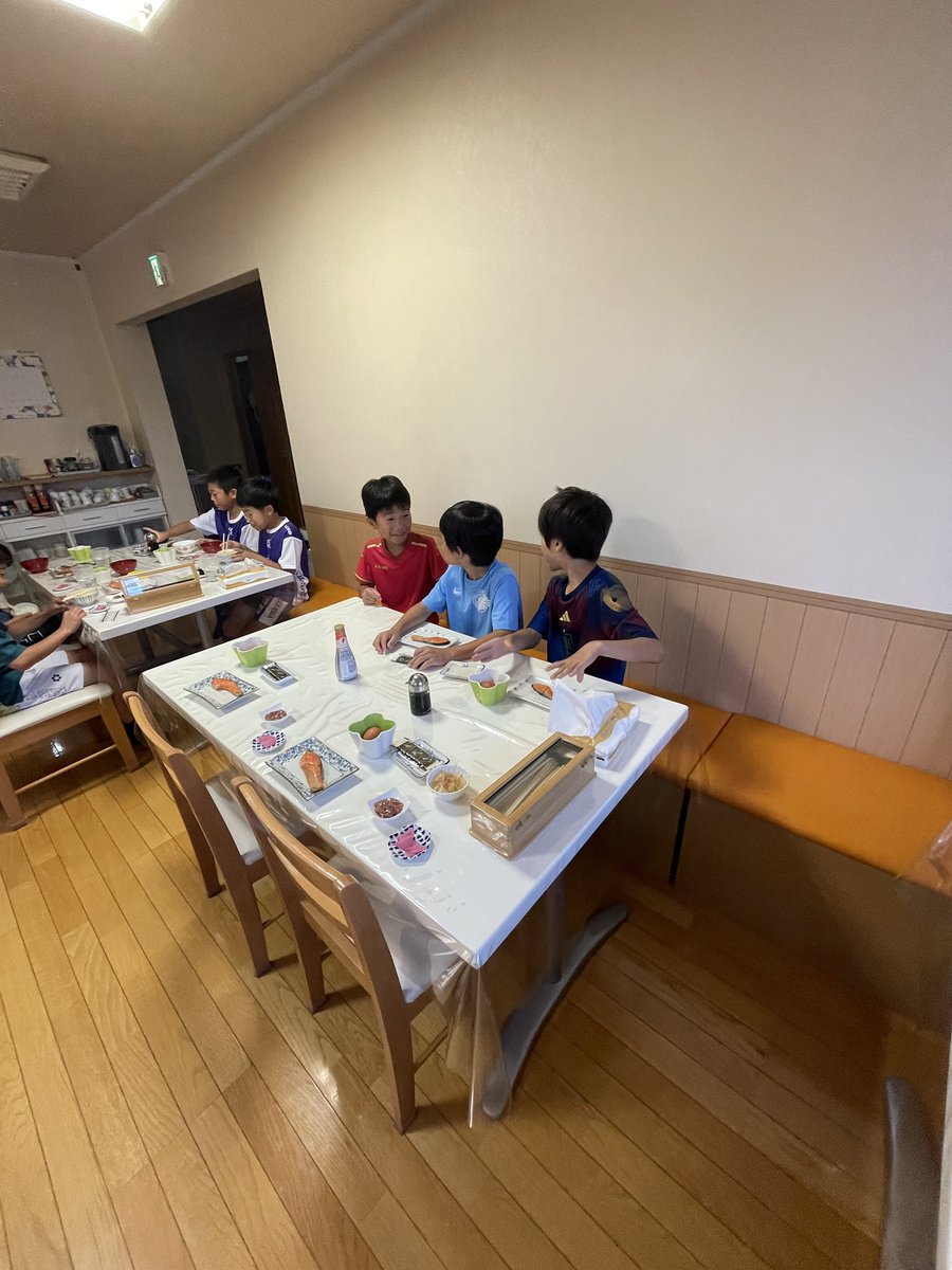 OSO_SFL's tweet photo. 夏合宿in北海道
二日目、朝ごはん🍚
#OSOSFL
#SustainableFootballLife
#BarcelonaFootballStage
#FClegal
#フットボール
#サッカー
#フットボールキャンプ
#サッカーキャンプ
#スペイン
#小学生
#選手募集
#THC井荻接骨院
#サッカー好きな人と繋がりたい https://t.co/wQ4cnRP9EL