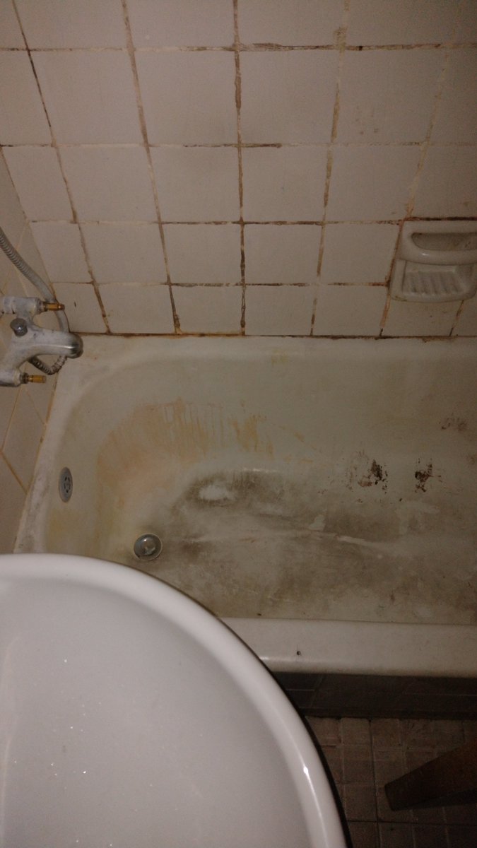 1049rotto's tweet photo. necesito ayuda. en 2020 me mudé con un amigo sin pensar en que me iba a terminar cagando. firmamos un alquiler por 3 años pero a los pocos meses tuve que irme por problemas graves de convivencia. abro un hilo explicando la situación: https://t.co/l54LVgaiUG