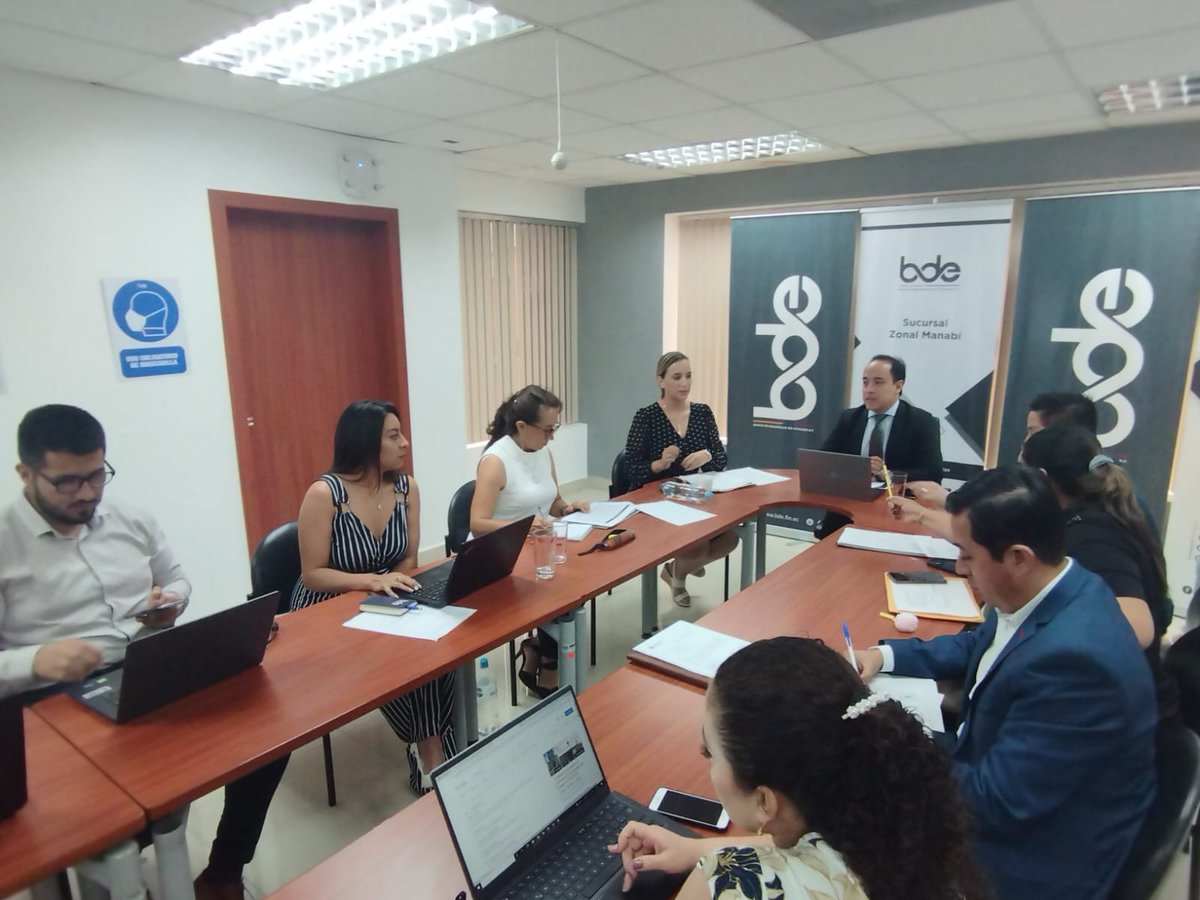 CongopeEcuador's tweet photo. ✅Fortalecemos la gestión en territorio con la realización de las mesas de trabajo entre CONGOPE, @BDEcuadorBP zonal y las @PrefecturManabi y @GadTsachilas y sus equipos técnicos de las direcciones👉 financiera, vialidad, riego y drenaje, para abordar avances #FinGAD I, II y III https://t.co/mLBl2TnD4t