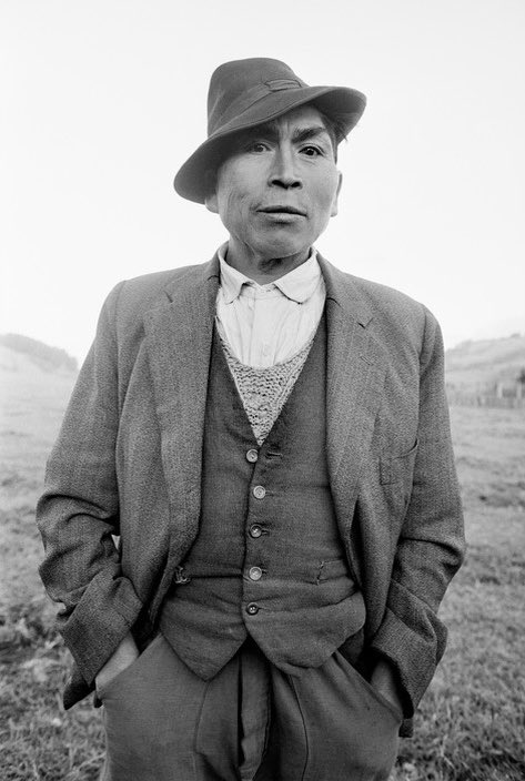 Mari mari kom pu che, kumeleimün, contarles que pronto lanzaremos una nueva sesión en vivo de Rap Mapuche, denominada Ngoymakelaiñ / Nunca olvidamos
Previo a este lanzamiento les iré compartiendo algunos materiales históricos y visuales que fueron parte de la inspiración.
Hilo👇🏽