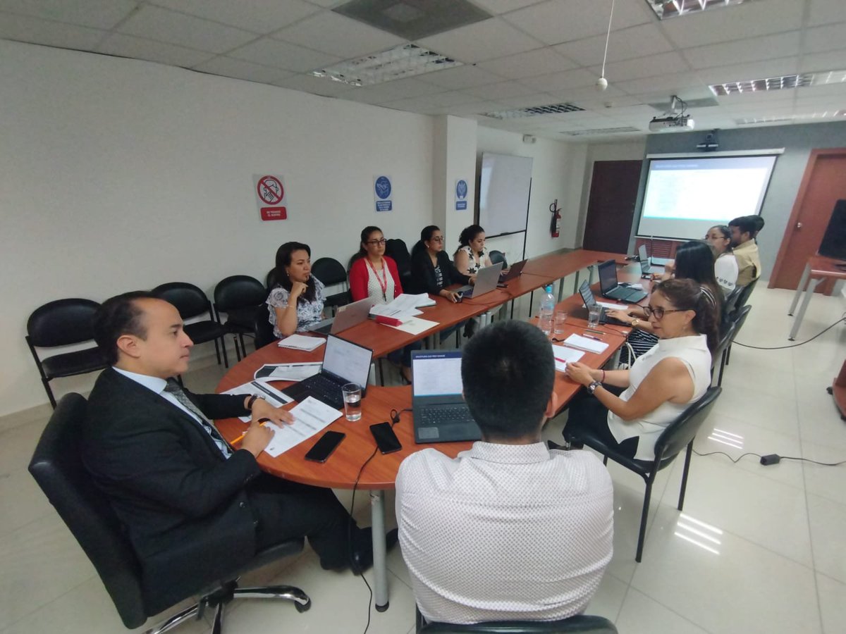 CongopeEcuador's tweet photo. ✅Fortalecemos la gestión en territorio con la realización de las mesas de trabajo entre CONGOPE, @BDEcuadorBP zonal y las @PrefecturManabi y @GadTsachilas y sus equipos técnicos de las direcciones👉 financiera, vialidad, riego y drenaje, para abordar avances #FinGAD I, II y III https://t.co/mLBl2TnD4t
