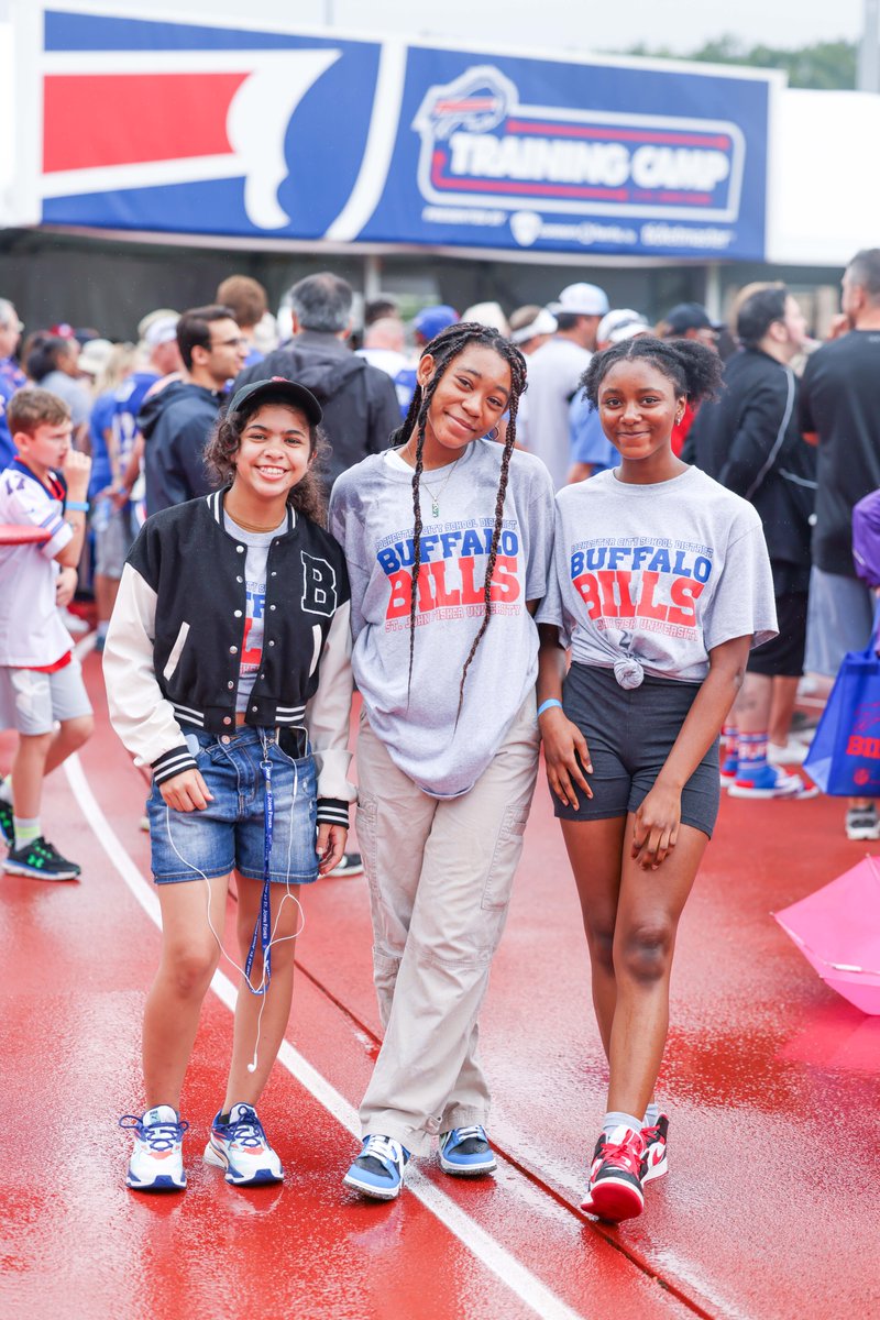 RCSDNYS's tweet photo. Thank you @FisherNews and @BuffaloBills, for inviting our summer learners to the training camp again this year! They loved watching the practice, learning about teamwork, and getting autographs. We appreciate your generosity and hospitality! 🙌🏈🙏
#BuffaloBills #RCSDSUMMER https://t.co/Wjo6ci3Yb8