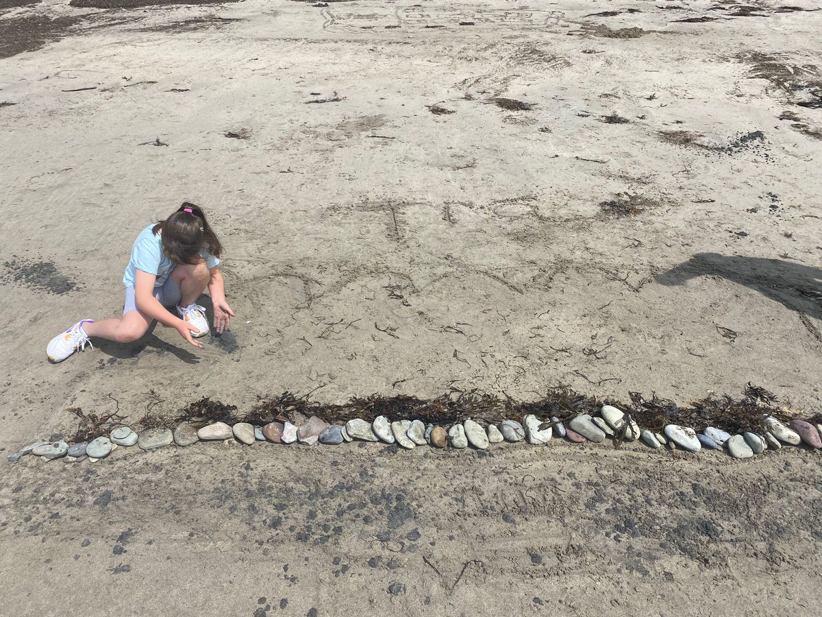 OgrasOgras's tweet photo. Craic agus foghlaim ar an trá. Fun and learning on the beach.
@forasnagaeilge @dcediy @RadioKerry @rternag
@kerrys_eye @kerryman_ie #CampaiSamhraidh #SummerCamps #Ogras https://t.co/aEVOP12c8x