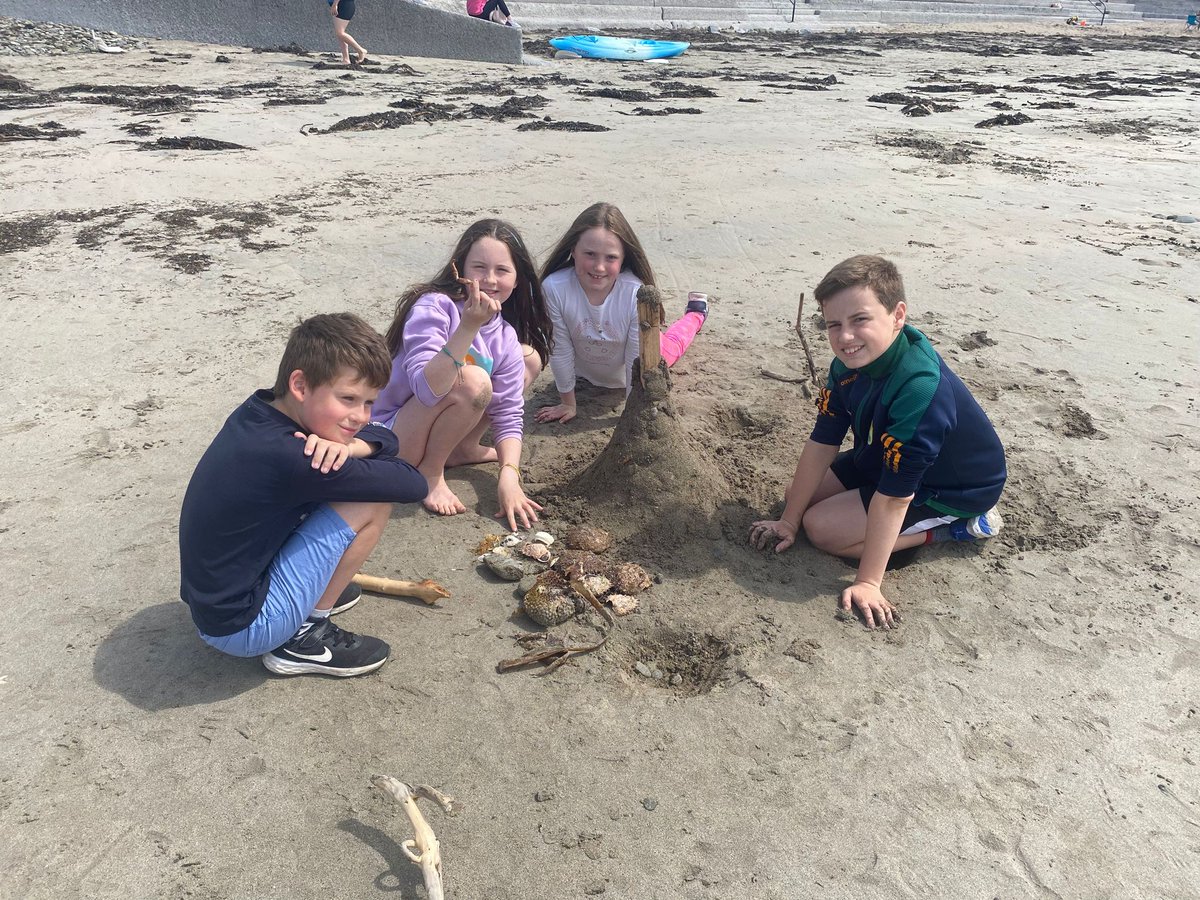 OgrasOgras's tweet photo. Craic agus foghlaim ar an trá. Fun and learning on the beach.
@forasnagaeilge @dcediy @RadioKerry @rternag
@kerrys_eye @kerryman_ie #CampaiSamhraidh #SummerCamps #Ogras https://t.co/aEVOP12c8x