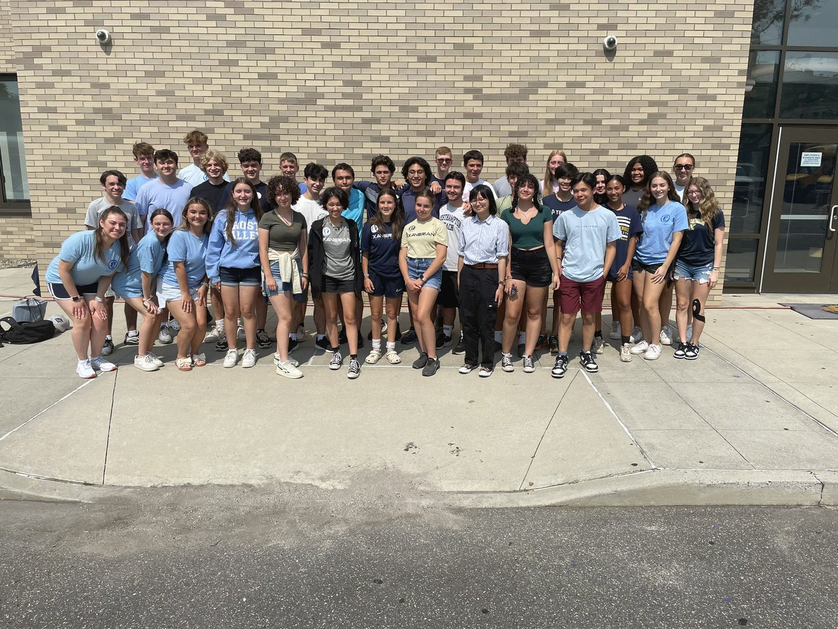 MariaNotarnico3's tweet photo. Another great year of our Xaverian Xcel Program with amazing artists, awesome student leaders, fantastic teachers and wonderful students💙💛⚓️ #clippersforever https://t.co/A0NStifxH6