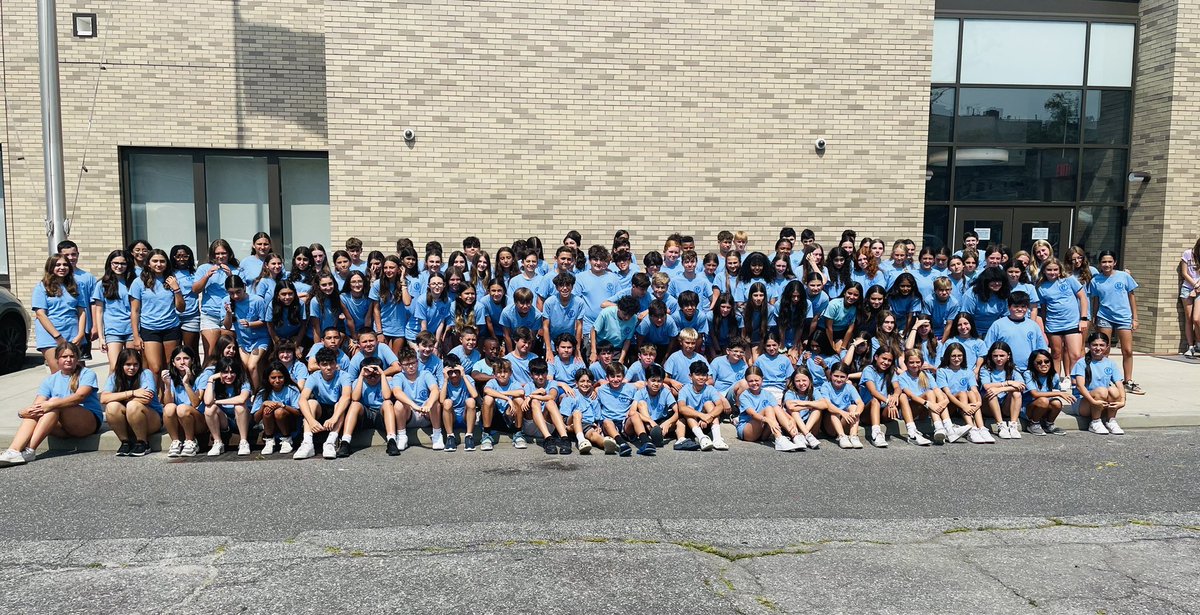 MariaNotarnico3's tweet photo. Another great year of our Xaverian Xcel Program with amazing artists, awesome student leaders, fantastic teachers and wonderful students💙💛⚓️ #clippersforever https://t.co/A0NStifxH6